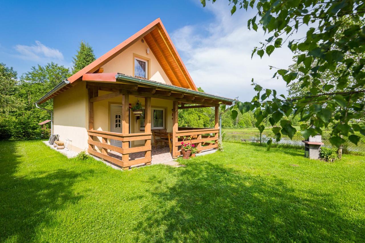 Domki Nad Stawem. Polańczyk Kültér fotó
